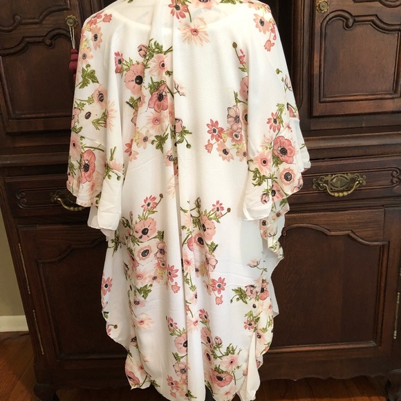 NWT Floral Kimono/Cardigan! - Picture 2 of 7